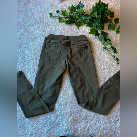 Maurice’s Green Jeans - Picture 7 of 10